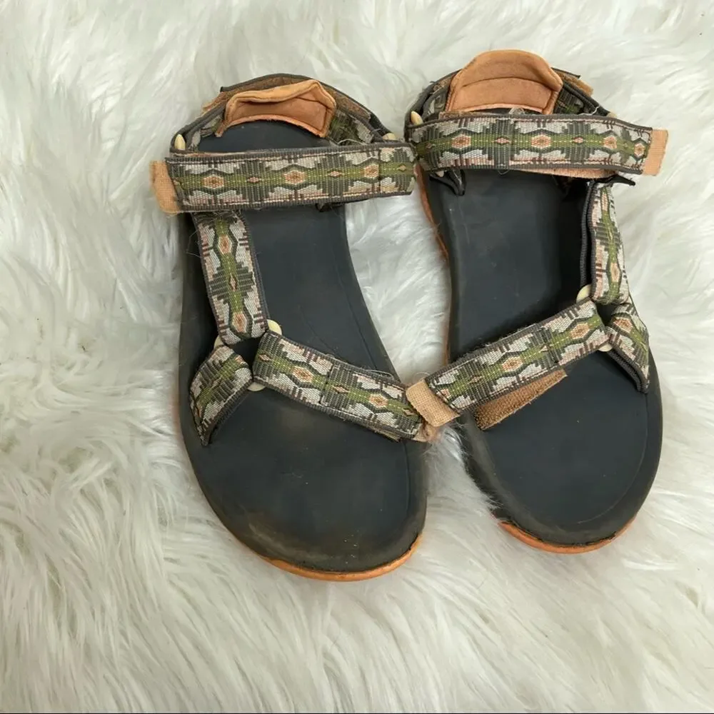 Teva Youth Hurricane XLT Gray Pink Velcro Strappy Sandals Size 4